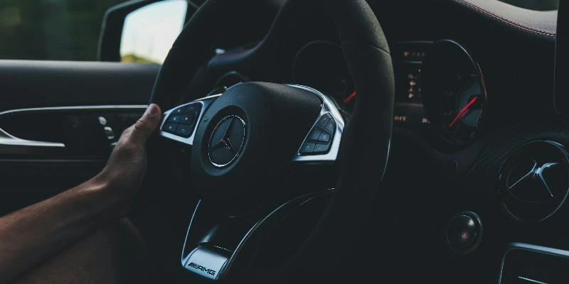 Étapes pour Devenir Vendeur Automobile avec un BTS NDRC ou BTS CAV